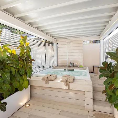 Amazing Piazza Venezia With Jacuzzi And Terrace アパート ローマ